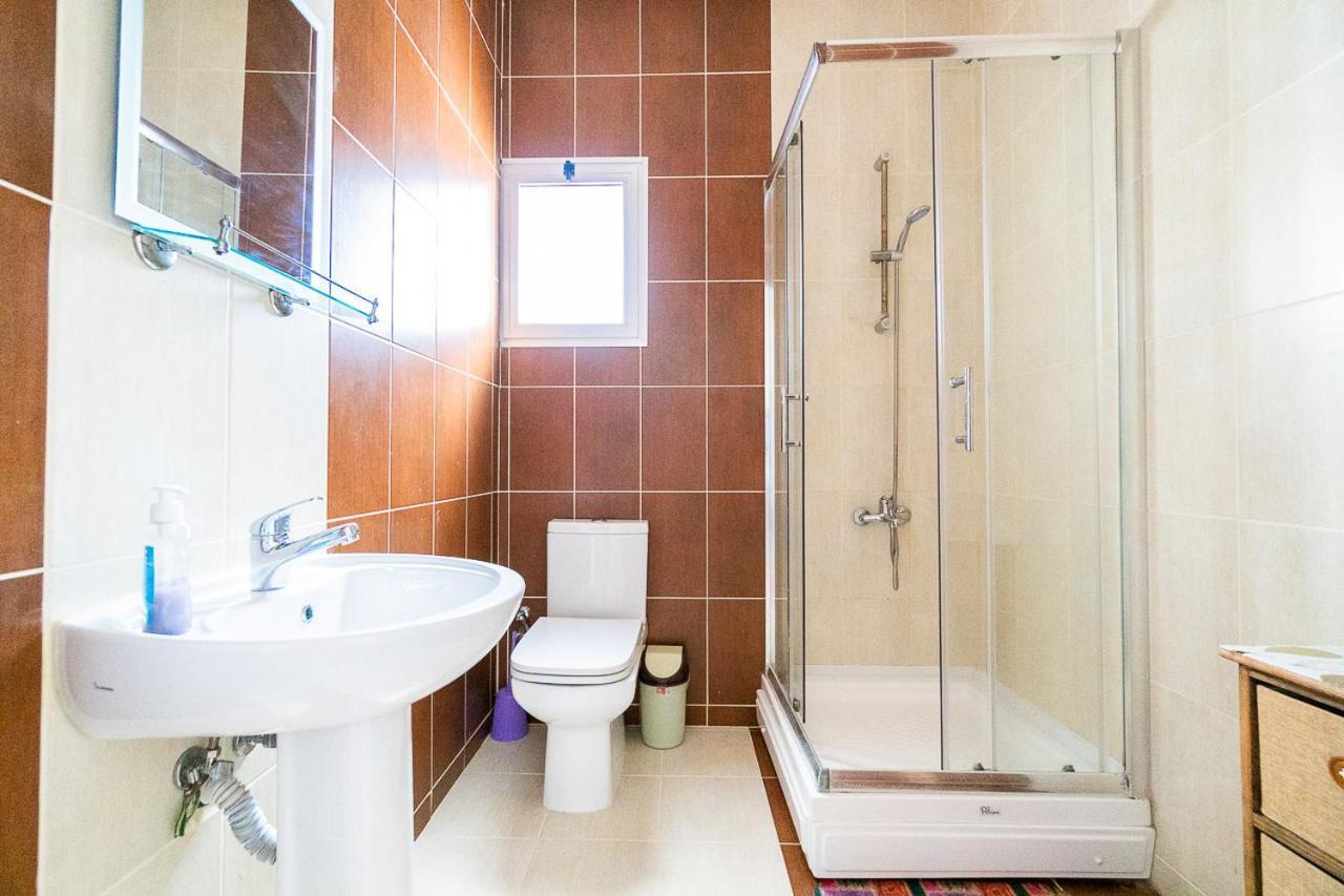 Luxury Two-Bedroom Apartment In Amazing Place Lukomorye C4 Karavas  Exterior foto
