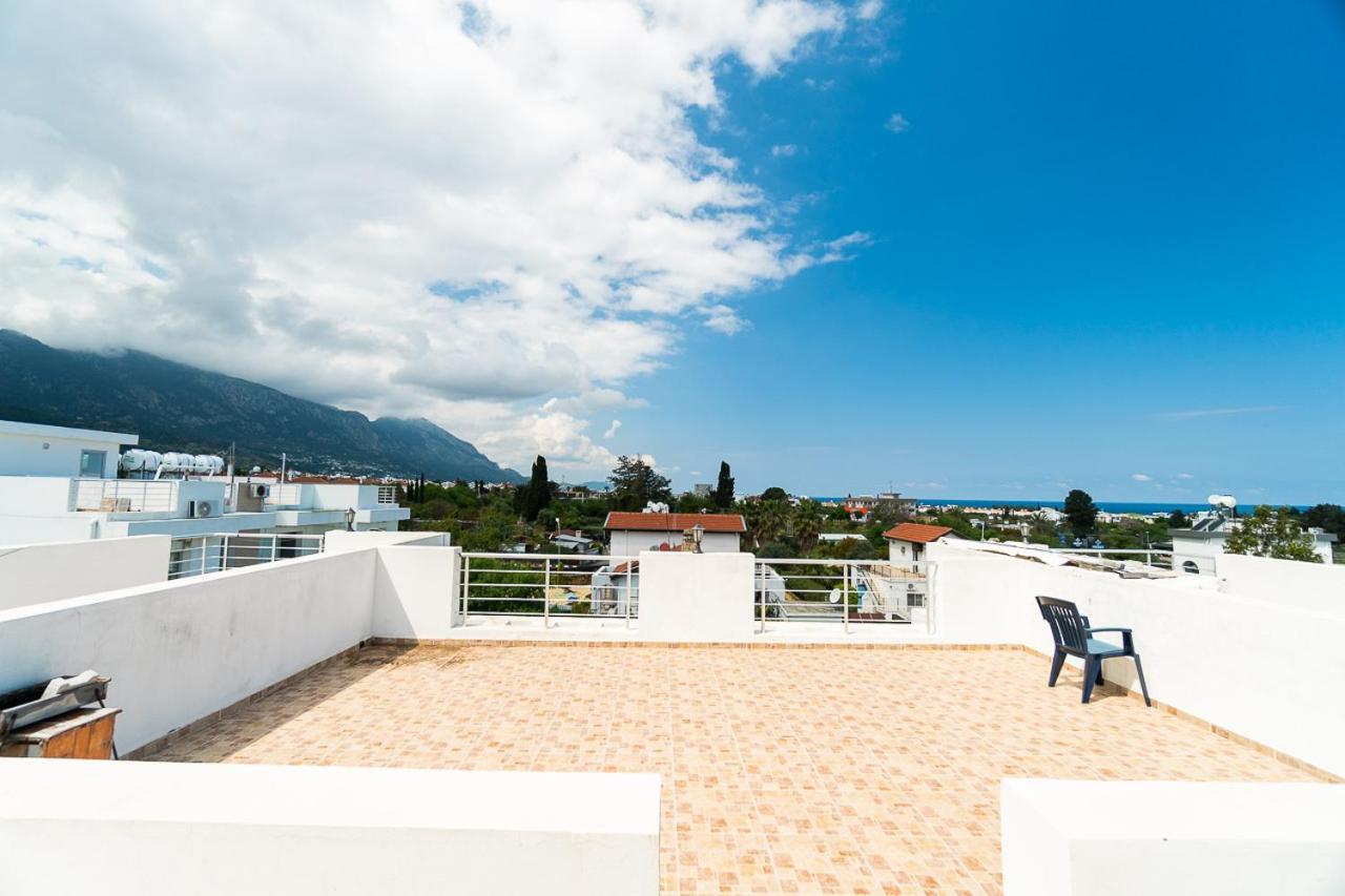 Luxury Two-Bedroom Apartment In Amazing Place Lukomorye C4 Karavas  Exterior foto