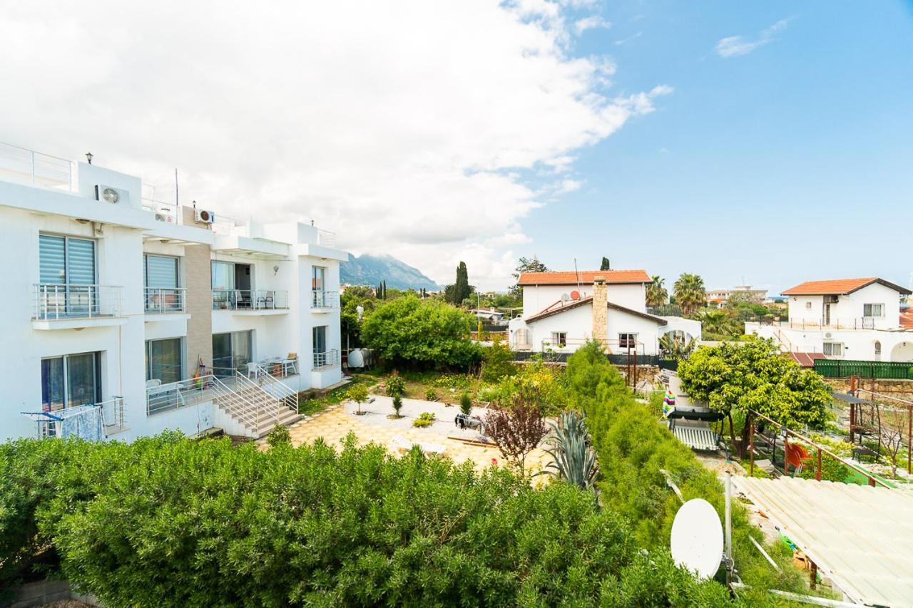 Luxury Two-Bedroom Apartment In Amazing Place Lukomorye C4 Karavas  Exterior foto